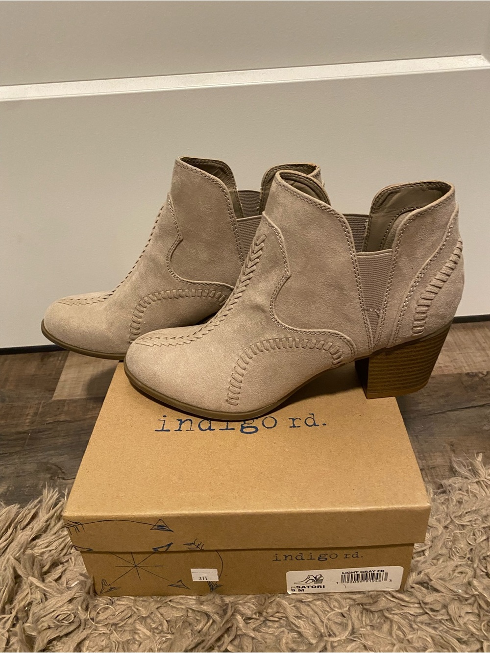Indigo Rd. NWT Size 9 Taupe Cutout Suede Ankle Booties